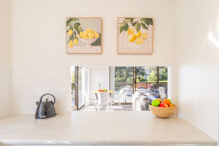 The Commodore, 3/9-11 Donald St – air con, views