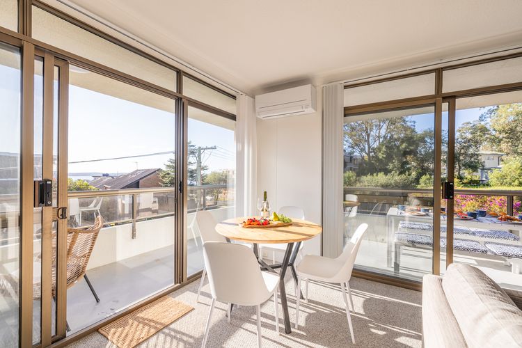 The Commodore, 3/9-11 Donald St – air con, views