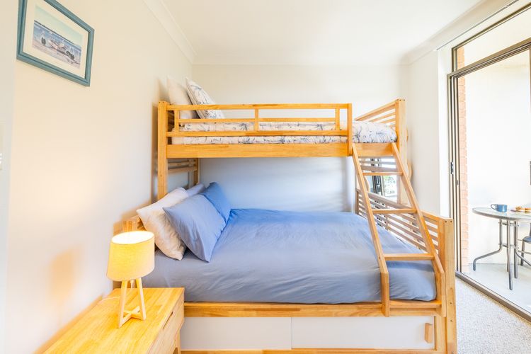 The Commodore, 3/9-11 Donald St – air con, views