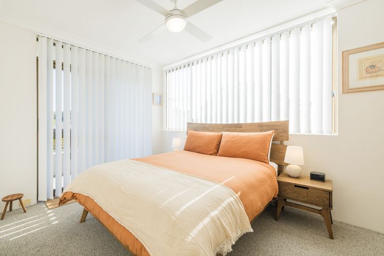 The Commodore, 3/9-11 Donald St – air con, views