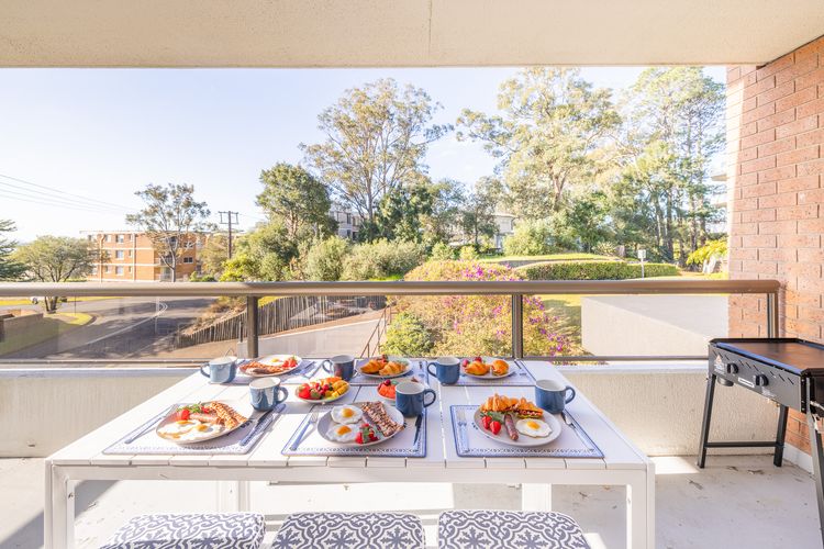 The Commodore, 3/9-11 Donald St – air con, views