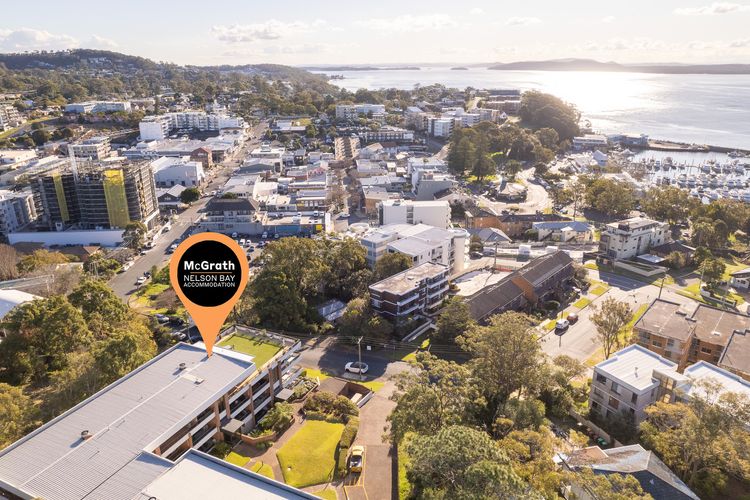 The Commodore, 3/9-11 Donald St – air con, views