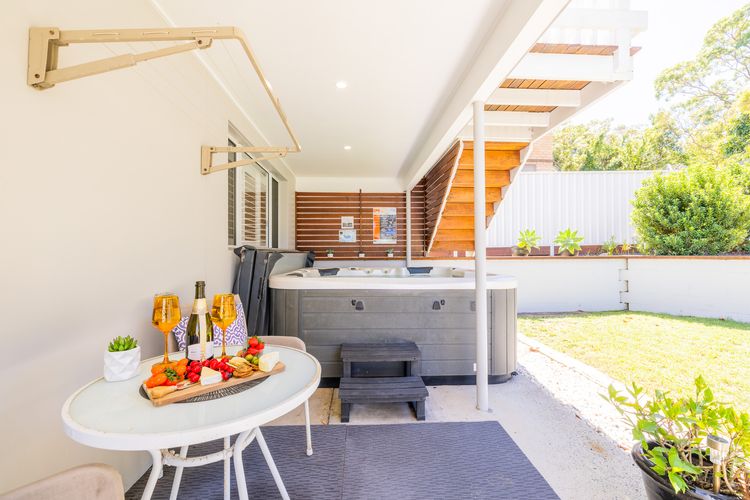 Soul of the Bay, 36 Galoola Dr – Wi-Fi, Boat Parking, Spa, Air Con