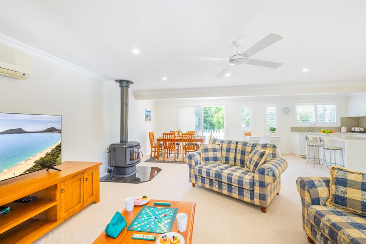 Soul of the Bay, 36 Galoola Dr – Wi-Fi, Boat Parking, Spa, Air Con