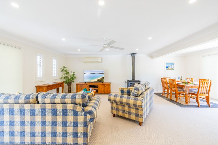 Soul of the Bay, 36 Galoola Dr – Wi-Fi, Boat Parking, Spa, Air Con