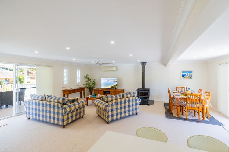 Soul of the Bay, 36 Galoola Dr – Wi-Fi, Boat Parking, Spa, Air Con