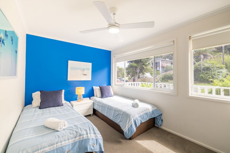 Shells on the Shore 1, 9 Lentara St – Air Con, Wi-Fi, Linen, Boat Parking