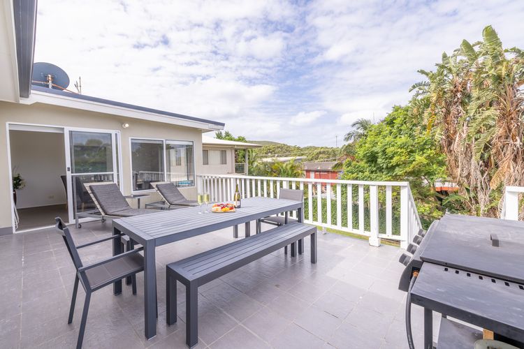 Shells on the Shore 1, 9 Lentara St – Air Con, Wi-Fi, Linen, Boat Parking