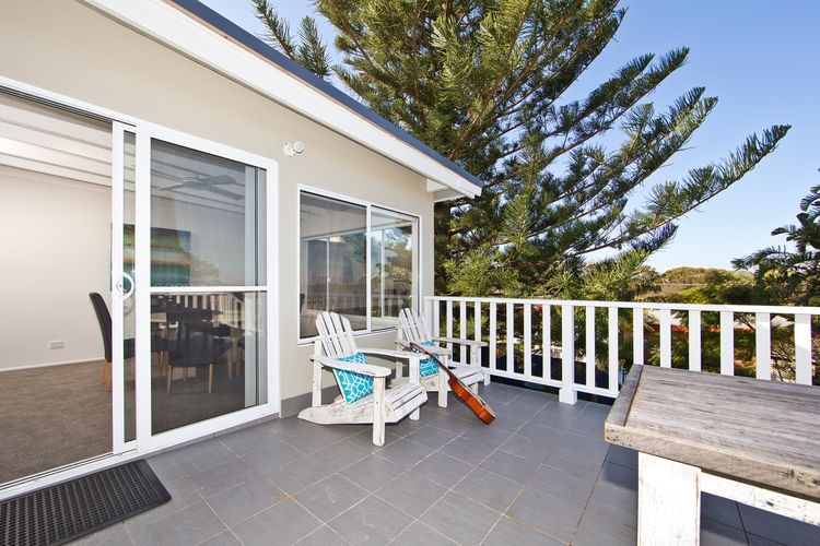 Shells on the Shore 1, 9 Lentara St – Air Con, Wi-Fi, Linen, Boat Parking