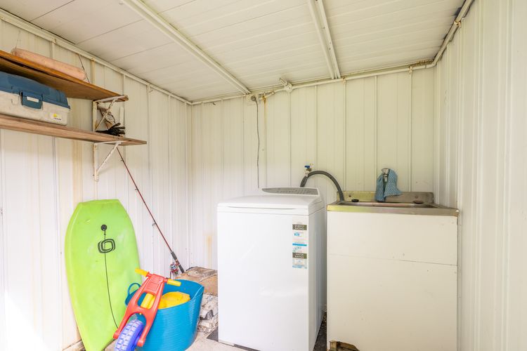 Shells on the Shore 1, 9 Lentara St – Air Con, Wi-Fi, Linen, Boat Parking