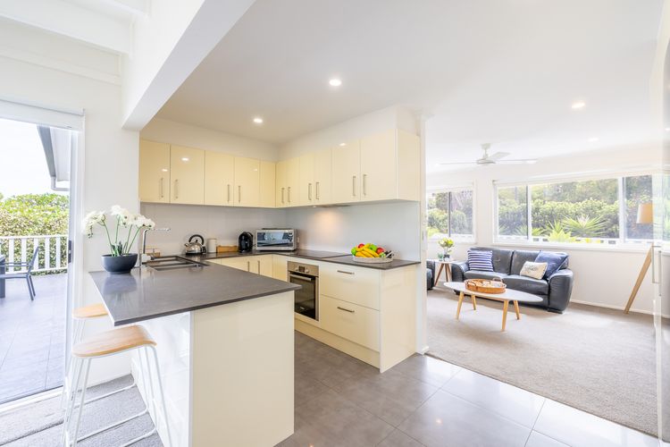 Shells on the Shore 1, 9 Lentara St – Air Con, Wi-Fi, Linen, Boat Parking