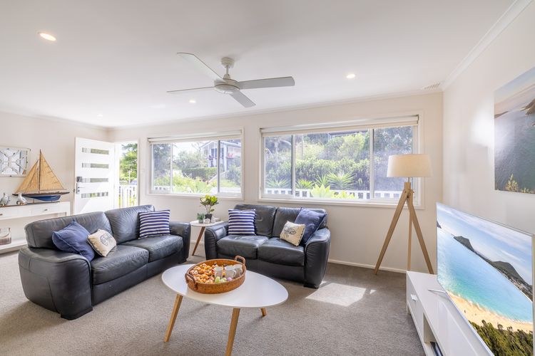 Shells on the Shore 1, 9 Lentara St – Air Con, Wi-Fi, Linen, Boat Parking