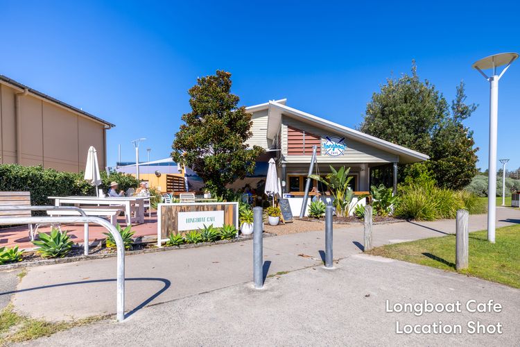 Shells on the Shore 1, 9 Lentara St – Air Con, Wi-Fi, Linen, Boat Parking