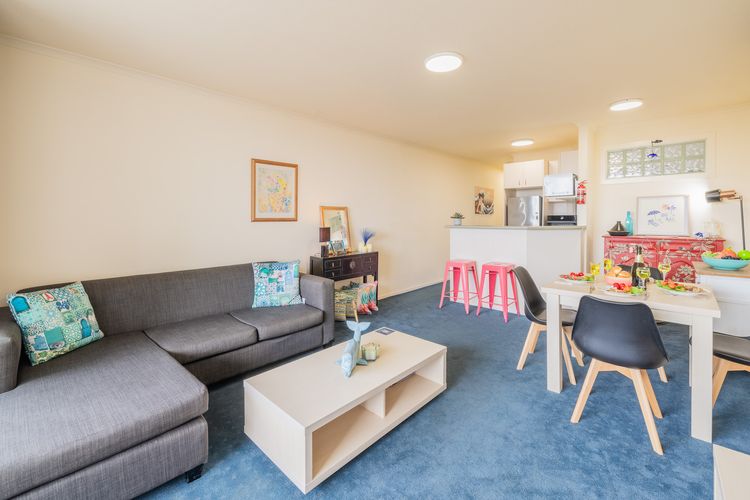 The Landmark, 108/61B Dowling St – air con, linen, pool, lift, views