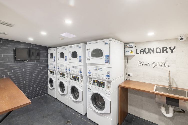 The Landmark, 108/61B Dowling St – air con, linen, pool, lift, views