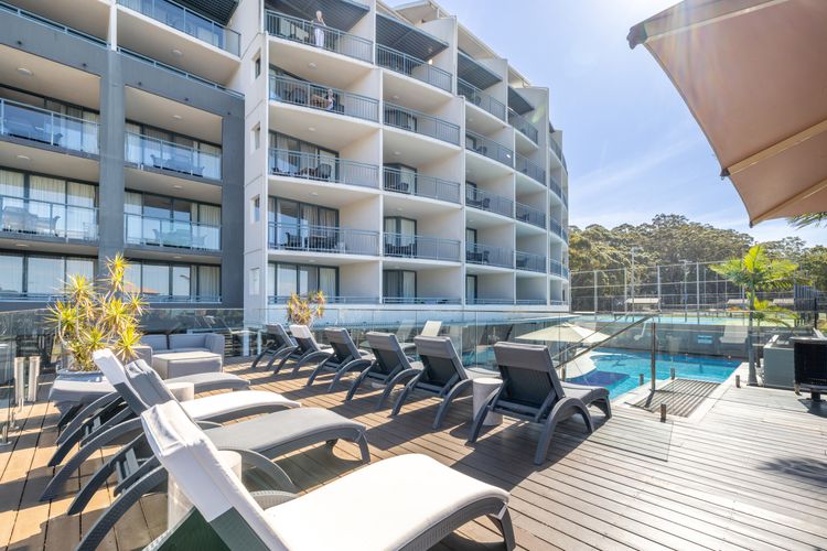 The Landmark, 108/61B Dowling St – air con, linen, pool, lift, views