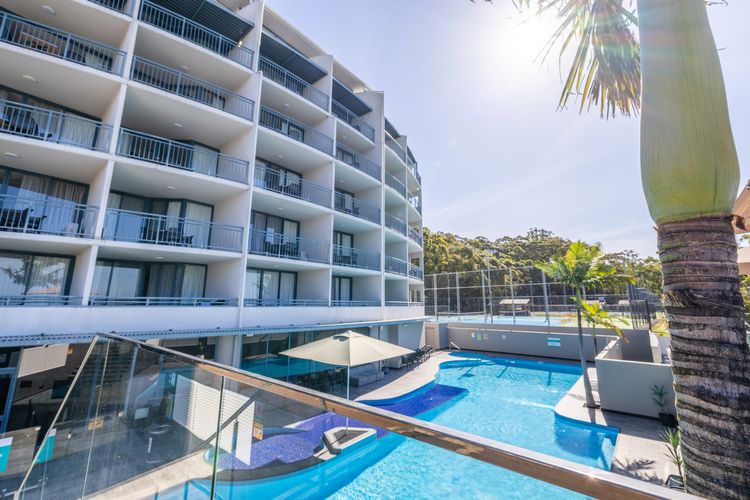 The Landmark, 108/61B Dowling St – air con, linen, pool, lift, views