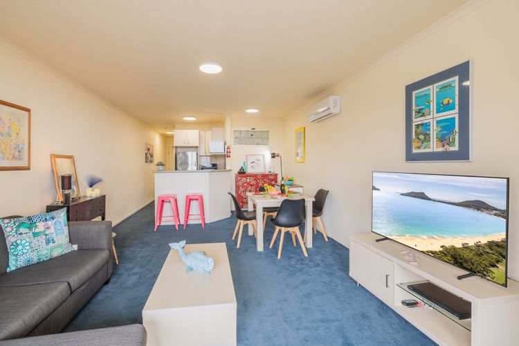The Landmark, 108/61B Dowling St – air con, linen, pool, lift, views