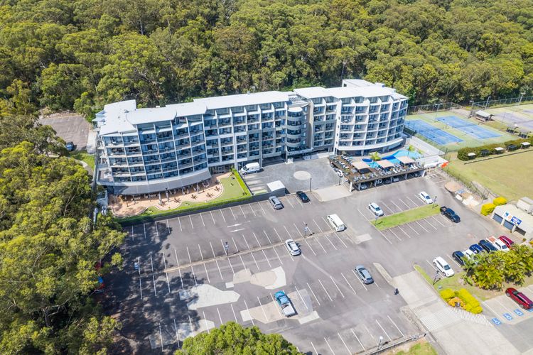 The Landmark, 108/61B Dowling St – air con, linen, pool, lift, views