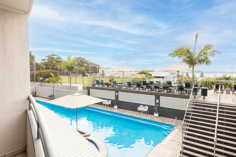 The Landmark, 108/61B Dowling St – air con, linen, pool, lift, views