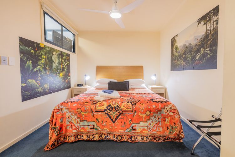The Landmark, 108/61B Dowling St – air con, linen, pool, lift, views