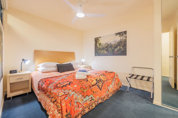 The Landmark, 108/61B Dowling St – air con, linen, pool, lift, views