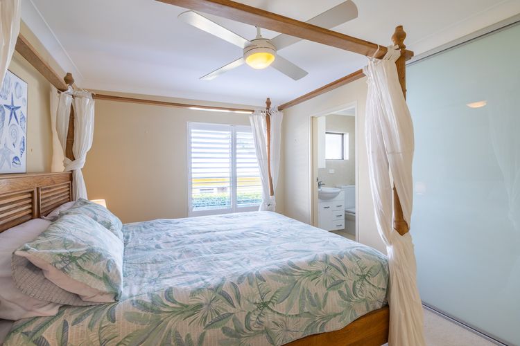 The Pelicans, 6/53 Soldiers Point Rd – stunning waterfront unit