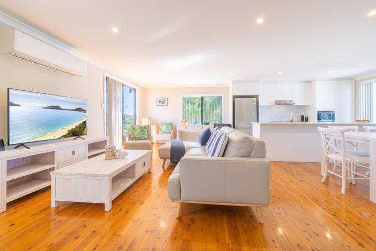 Robinson Retreat, 3 Robinson St – 4 bedrooms, 2 bathrooms, air con and Wi-Fi