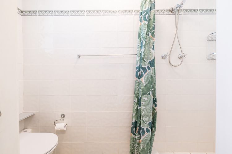 Robinson Retreat, 3 Robinson St – 4 bedrooms, 2 bathrooms, air con and Wi-Fi