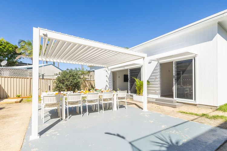 Robinson Retreat with Beach Bungalow, 3 Robinson St – air con, 2 kitchens, 6 bedrooms, 4 bathrooms