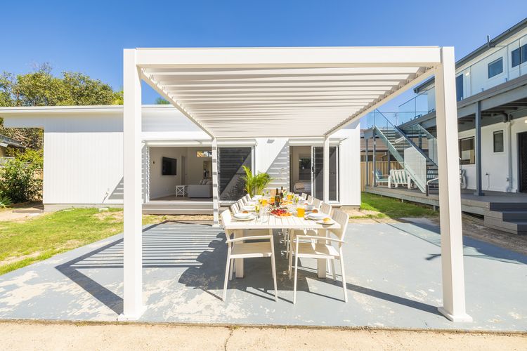 Robinson Retreat with Beach Bungalow, 3 Robinson St – air con, 2 kitchens, 6 bedrooms, 4 bathrooms