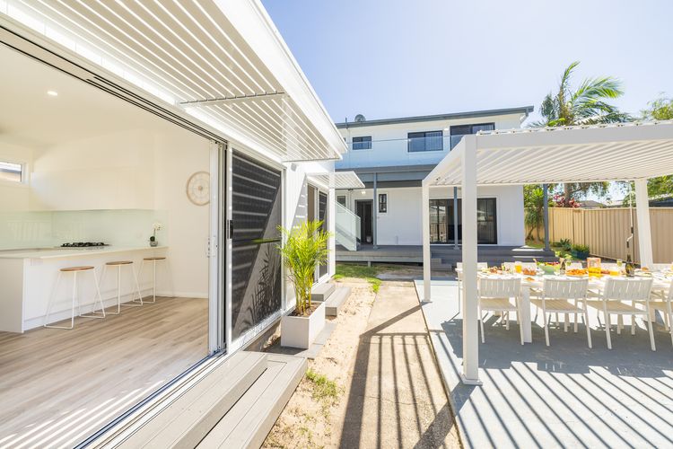 Robinson Retreat with Beach Bungalow, 3 Robinson St – air con, 2 kitchens, 6 bedrooms, 4 bathrooms