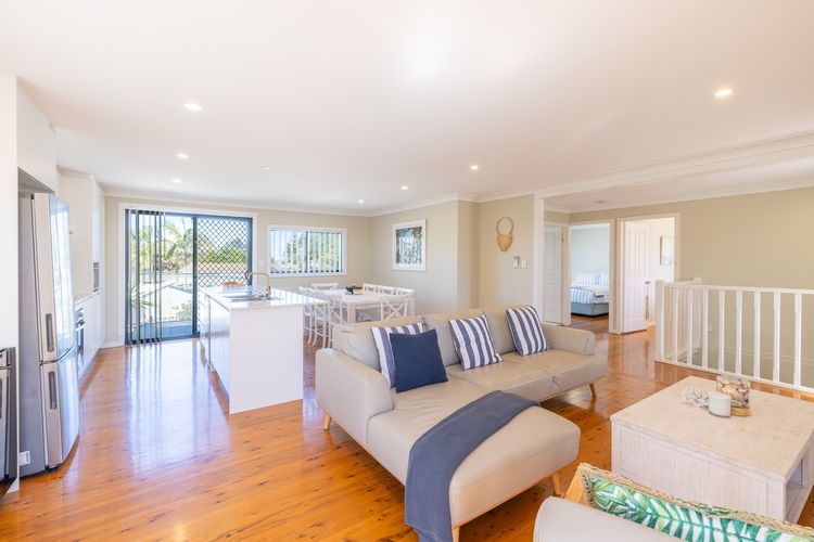 Robinson Retreat with Beach Bungalow, 3 Robinson St – air con, 2 kitchens, 6 bedrooms, 4 bathrooms