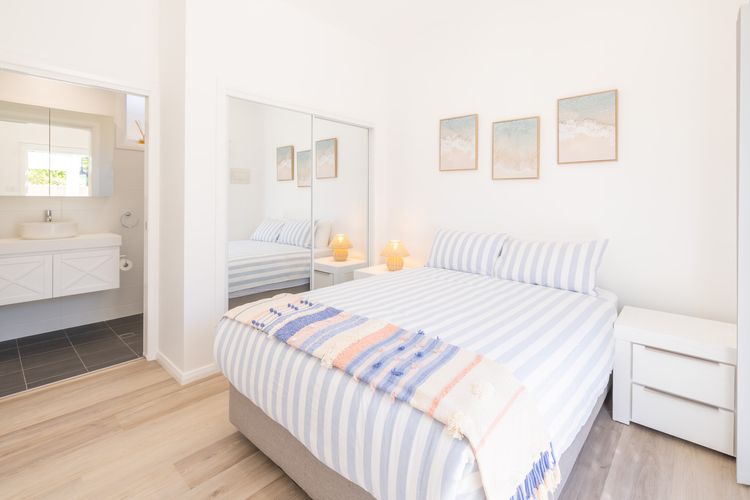 Robinson Retreat with Beach Bungalow, 3 Robinson St – air con, 2 kitchens, 6 bedrooms, 4 bathrooms