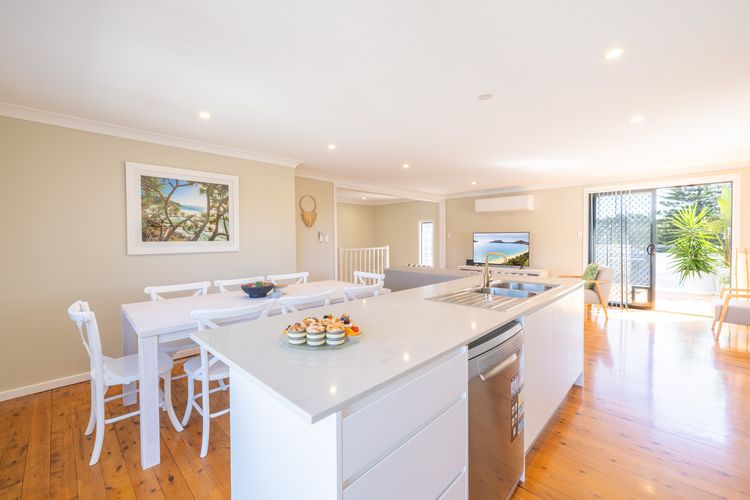 Robinson Retreat with Beach Bungalow, 3 Robinson St – air con, 2 kitchens, 6 bedrooms, 4 bathrooms