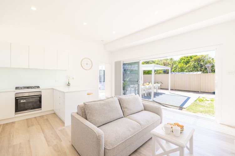 Robinson Retreat with Beach Bungalow, 3 Robinson St – air con, 2 kitchens, 6 bedrooms, 4 bathrooms