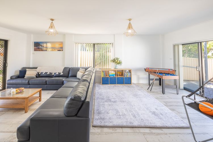 Robinson Retreat with Beach Bungalow, 3 Robinson St – air con, 2 kitchens, 6 bedrooms, 4 bathrooms