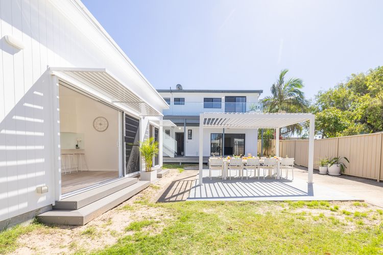 Robinson Retreat with Beach Bungalow, 3 Robinson St – air con, 2 kitchens, 6 bedrooms, 4 bathrooms