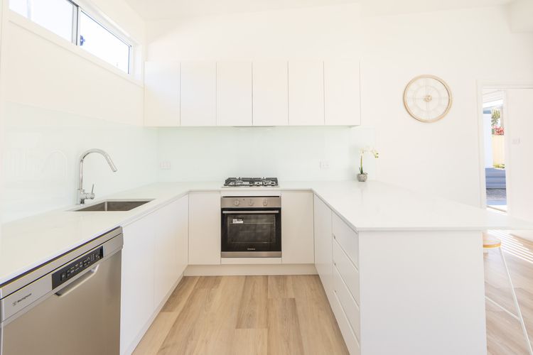 Robinson Retreat with Beach Bungalow, 3 Robinson St – air con, 2 kitchens, 6 bedrooms, 4 bathrooms