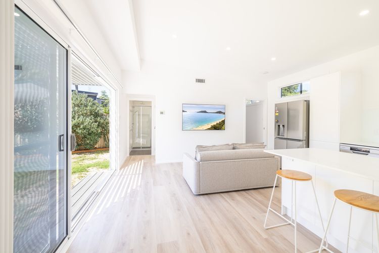 Robinson Retreat with Beach Bungalow, 3 Robinson St – air con, 2 kitchens, 6 bedrooms, 4 bathrooms