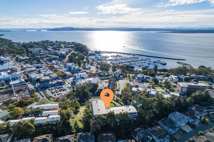 The Commodore, 17/9-11 Donald St – water views, Wi-Fi