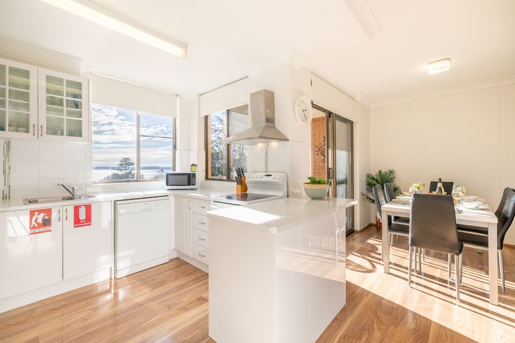 The Commodore, 17/9-11 Donald St – water views, Wi-Fi