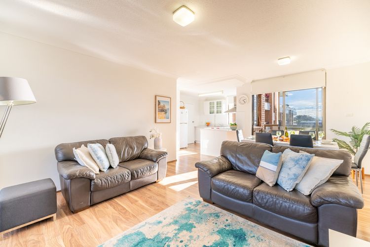 The Commodore, 17/9-11 Donald St – water views, Wi-Fi