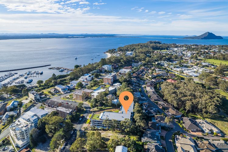 The Commodore, 17/9-11 Donald St – water views, Wi-Fi