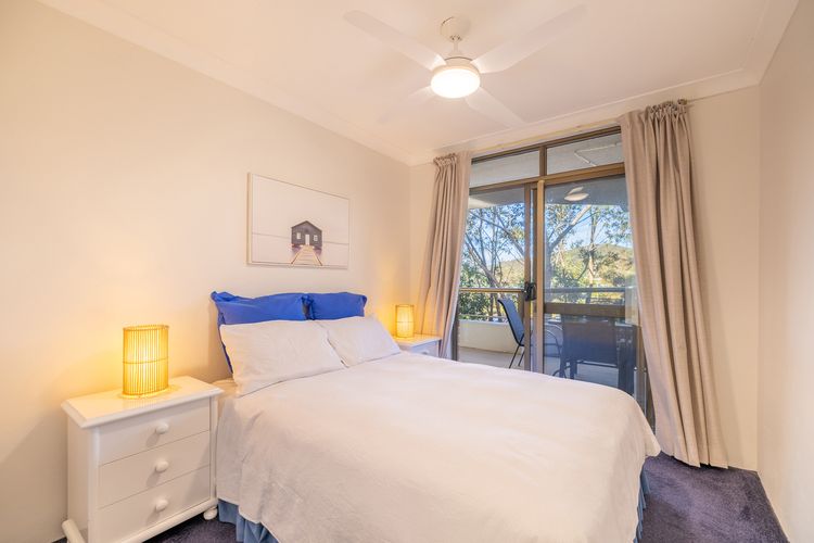 The Commodore, 17/9-11 Donald St – water views, Wi-Fi