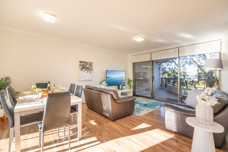 The Commodore, 17/9-11 Donald St – water views, Wi-Fi