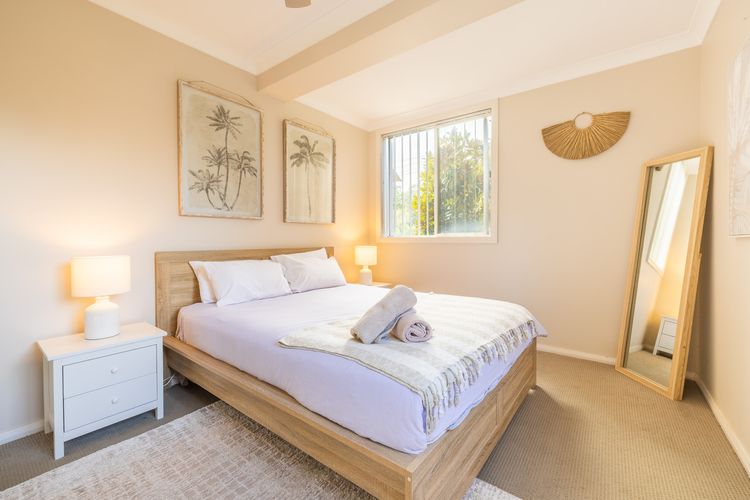 Magnolias, 6 Marine Dr – air con, linen and Wi-Fi