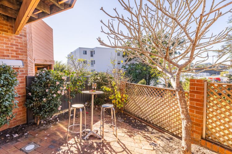 Tomaree Mews 5, 18 Tomaree St – Stunning townhouse in the heart of town