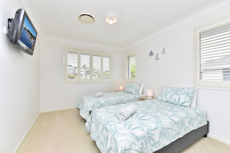 Seaspray Haven, 10 Seaspray Ave – air con, complex pool, Wi-Fi, Linen