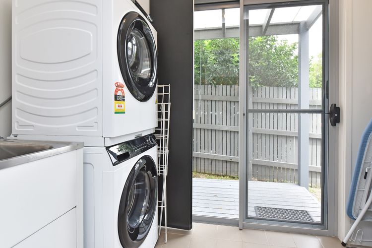 Seaspray Haven, 10 Seaspray Ave – air con, complex pool, Wi-Fi, Linen